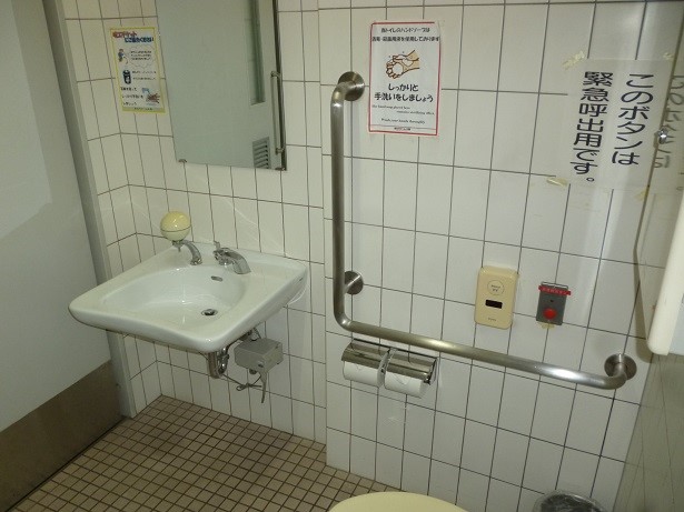 1F 30通バリアフリートイレの写真