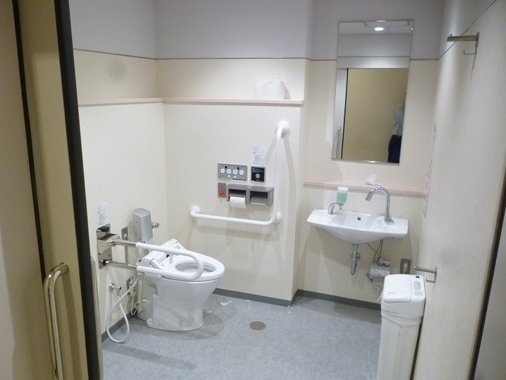B1F　25通バリアフリートイレの写真