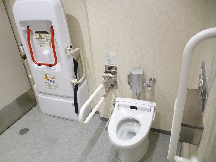 B1F　25通バリアフリートイレの写真
