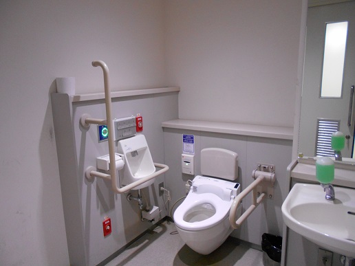 大阪駅前第２ビル７階　車いす利用者対応トイレの画像