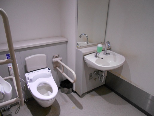 大阪駅前第２ビル７階　車いす利用者対応トイレの画像