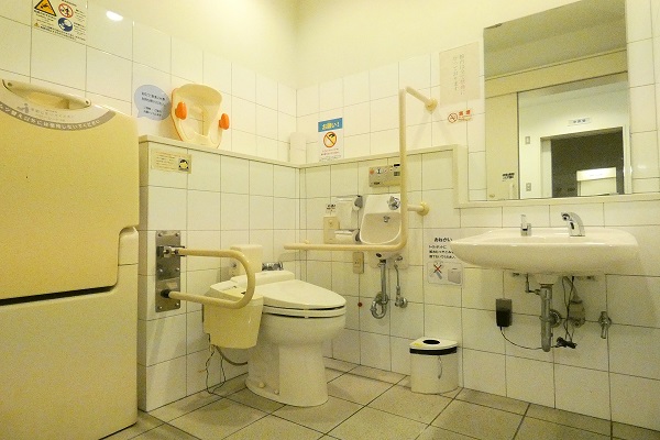 1階右側トイレの写真