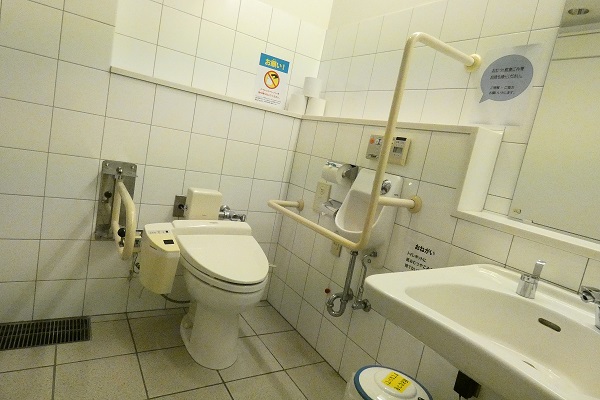 地下2階右側トイレの写真