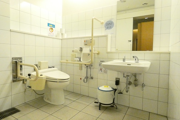 地下2階右側トイレの写真