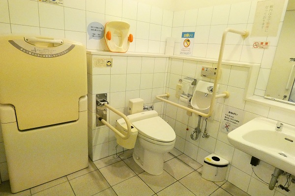 1階右側トイレの写真