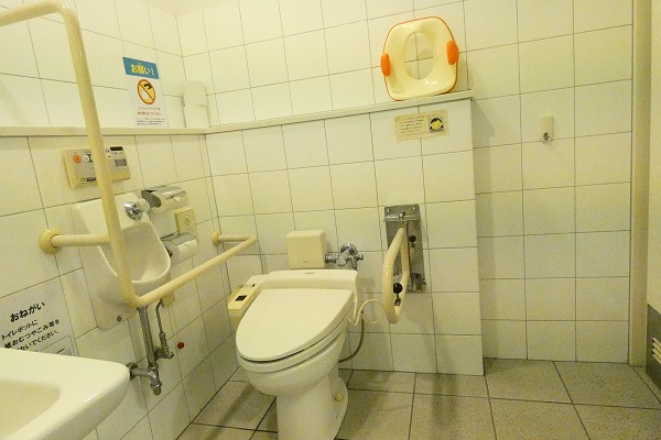 1階左側トイレの写真