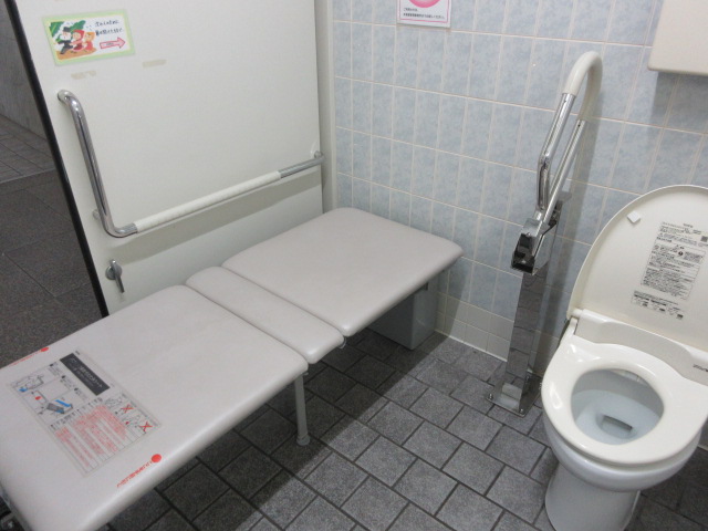 B2階バリアフリートイレの写真