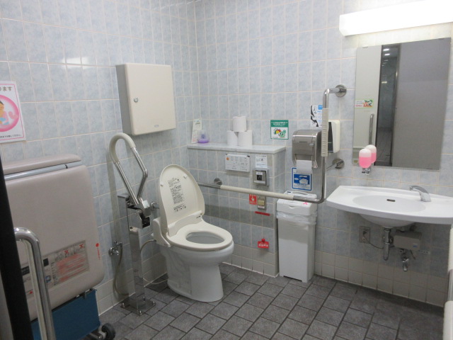 B2階バリアフリートイレの写真