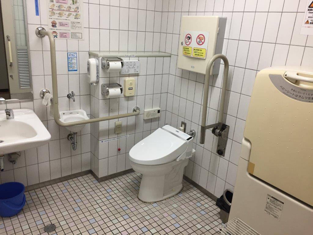 地下のトイレの画像
