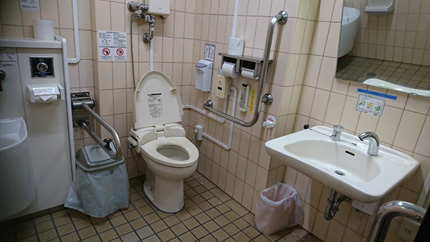 1階トイレ全体