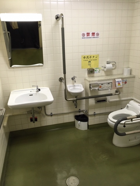 体育会館 地下2階西男性バリアフリートイレの写真