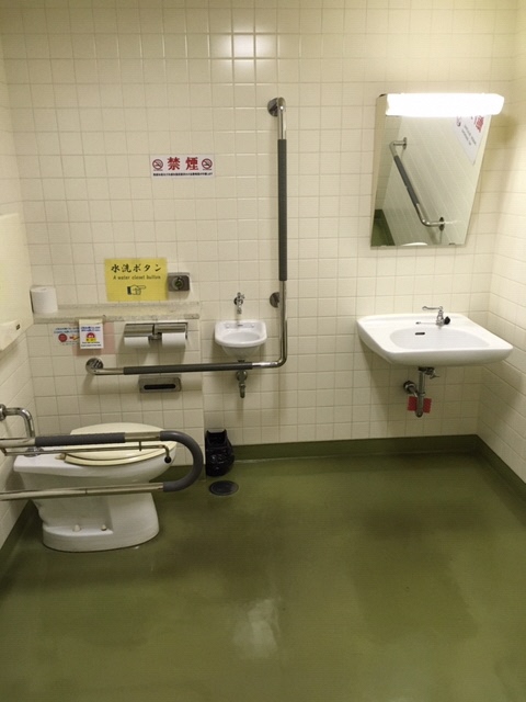 体育会館 地下2階東側バリアフリートイレの写真