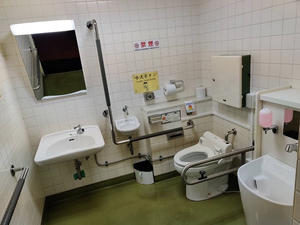 体育会館 1階南側1バリアフリートイレの写真