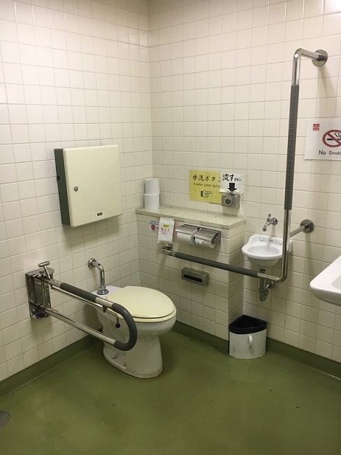 体育会館 2階東側2バリアフリートイレの写真