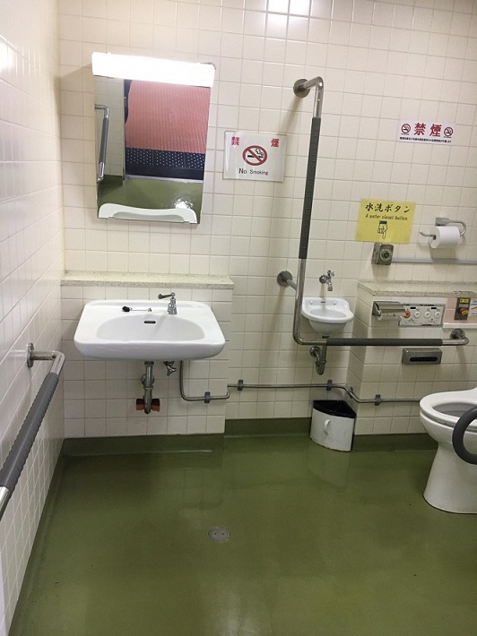 体育会館 3階南西側1バリアフリートイレの写真