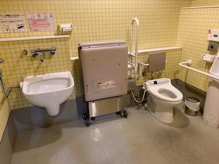 地下1階バリアフリートイレの写真