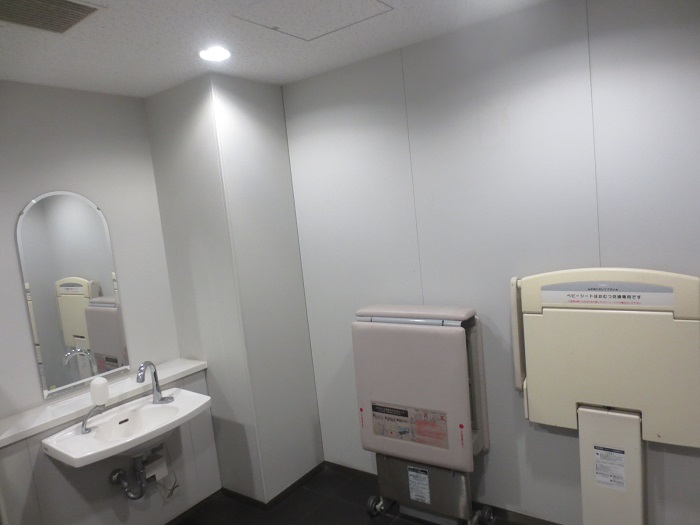 １階車いす利用者対応トイレの画像