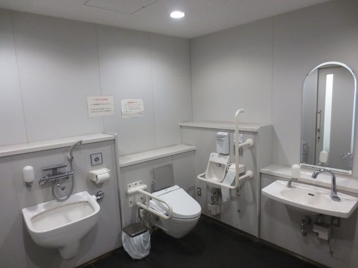 １階車いす利用者対応トイレの画像