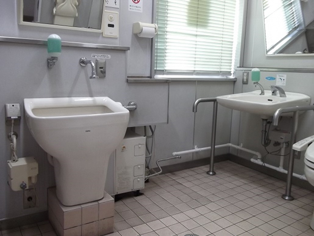本館1階西多機能トイレの画像