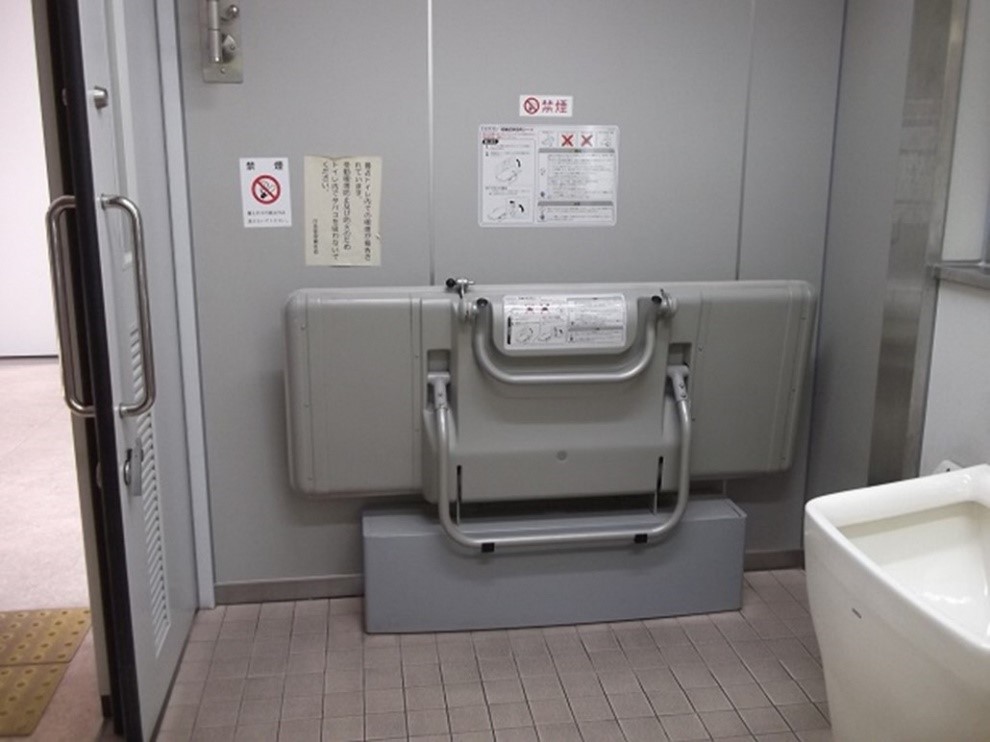 本館1階西多機能トイレの画像