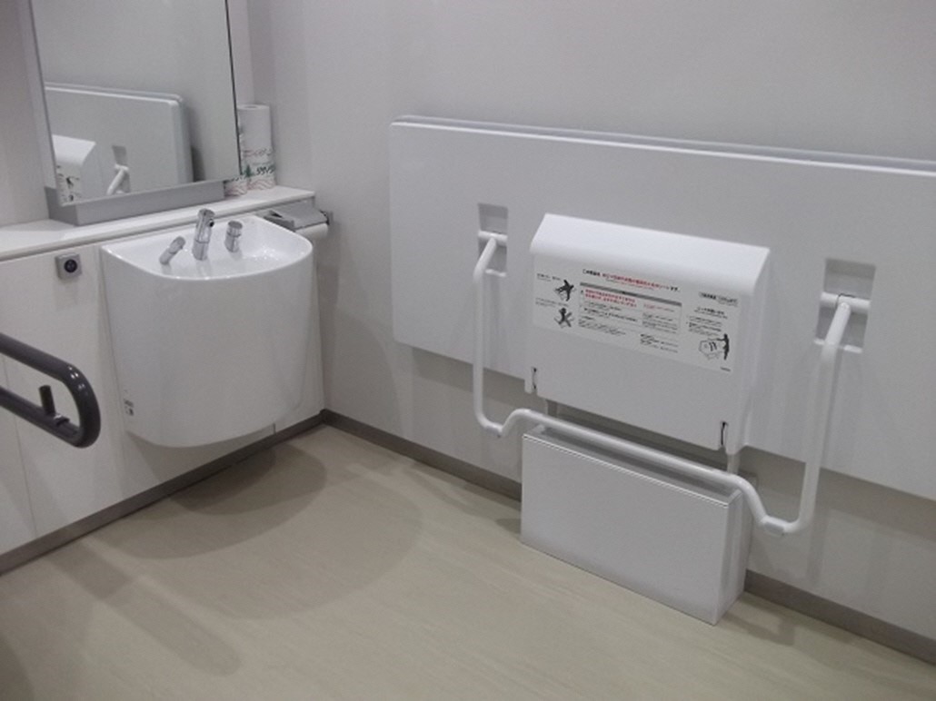 本館1階中央トイレの画像