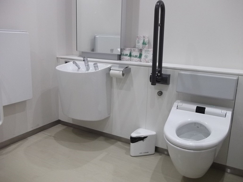 本館５階中央トイレの画像