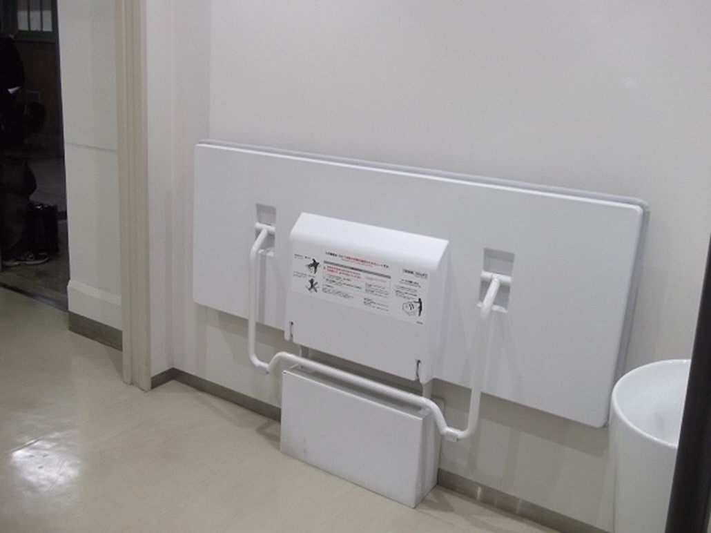 本館５階中央トイレの画像