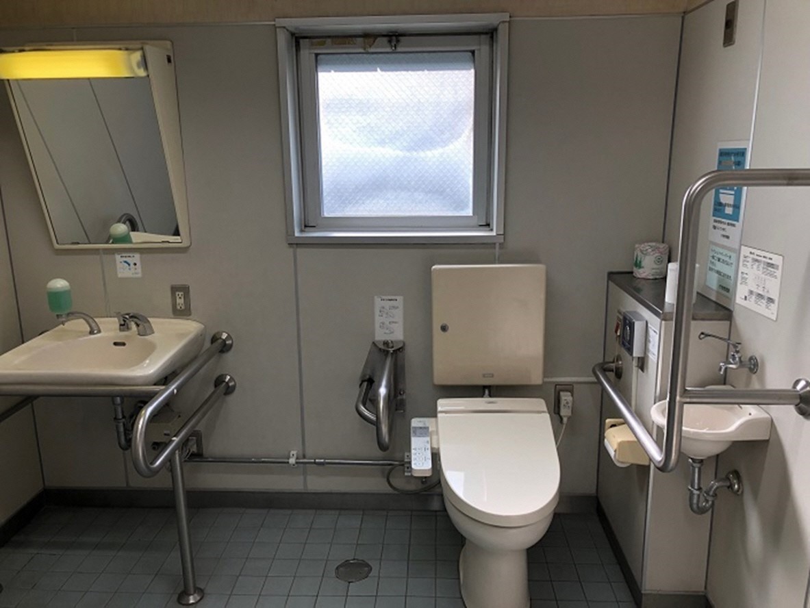 別館8階男子トイレの画像