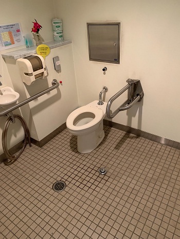 クラブハウス②バリアフリートイレの写真