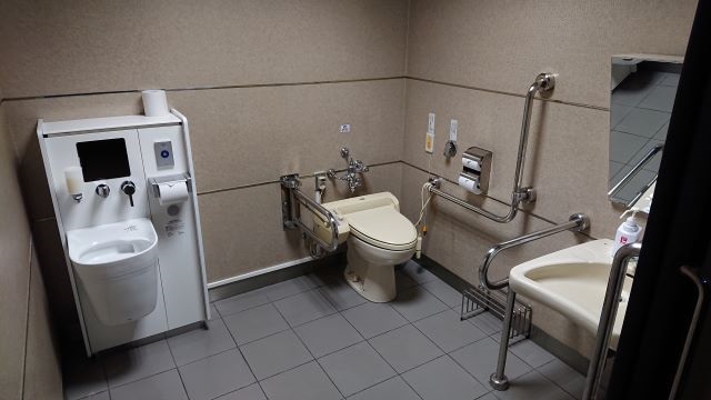 画像：館内　３階トイレ