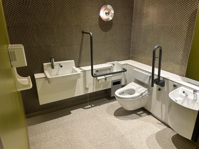 画像：館内　３２F　バリアフリートイレの画像