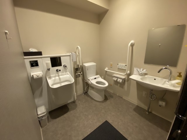 画像：館内　１階トイレ２