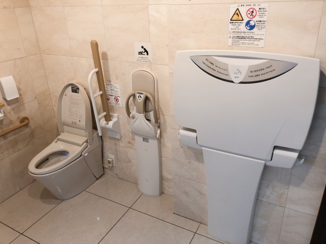 画像：館内　1階トイレ2