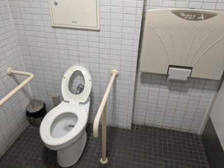 事務所側多目的トイレの写真