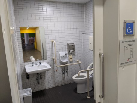 事務所側多目的トイレの写真