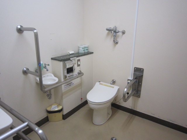 １Ｆ多目的トイレの写真