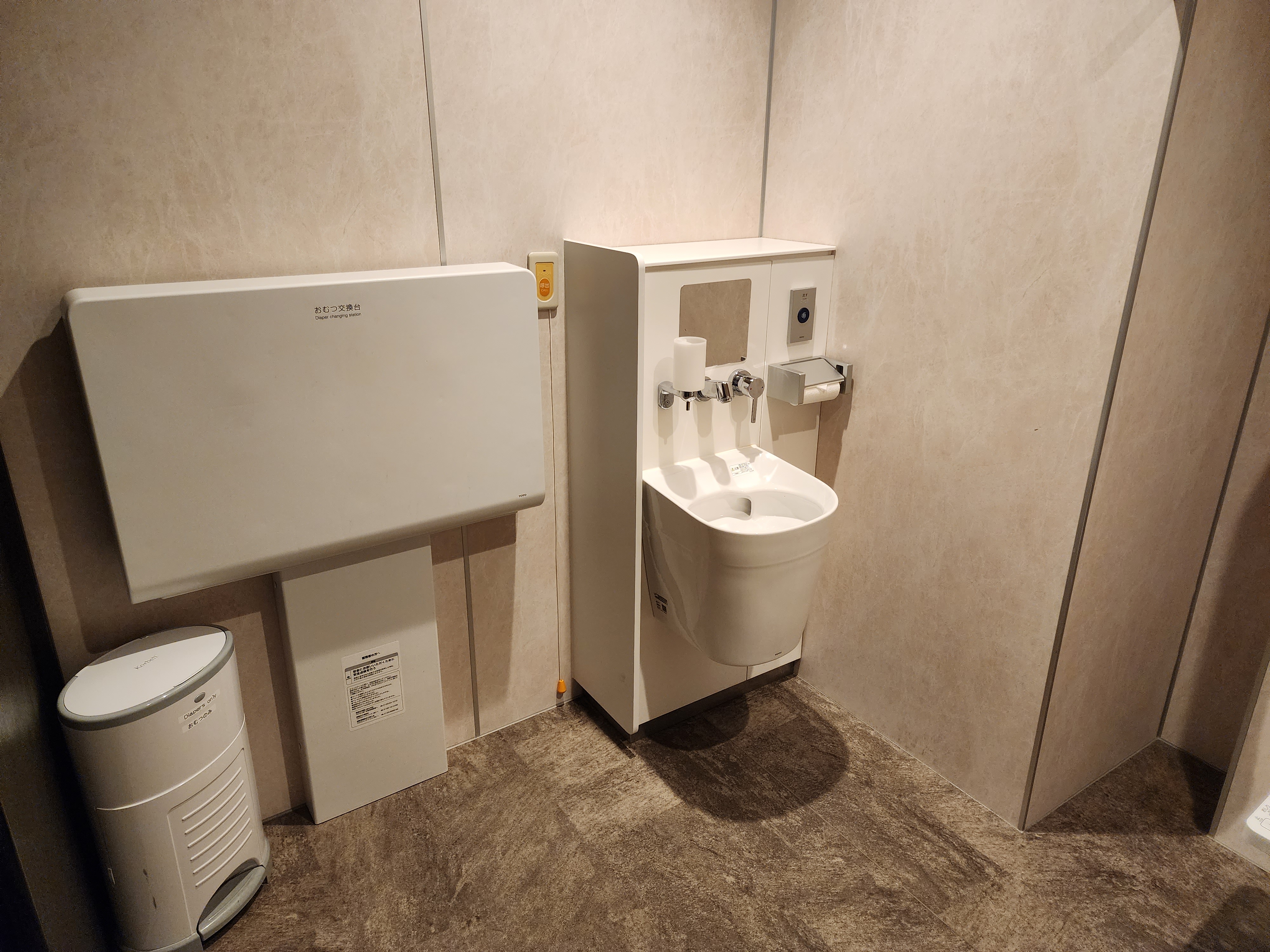 画像：館内　バリアフリートイレの画像②