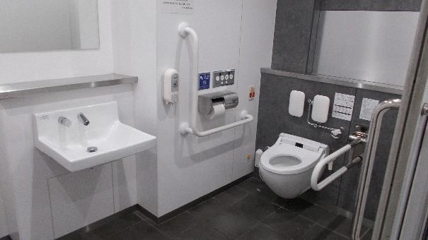 サテスタ広場　男子トイレ