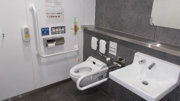月見の広場　男子トイレ