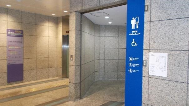月見の広場　男子トイレ