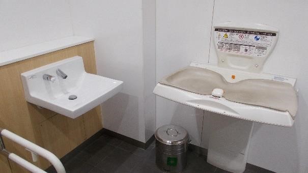 月見の広場　女子トイレ