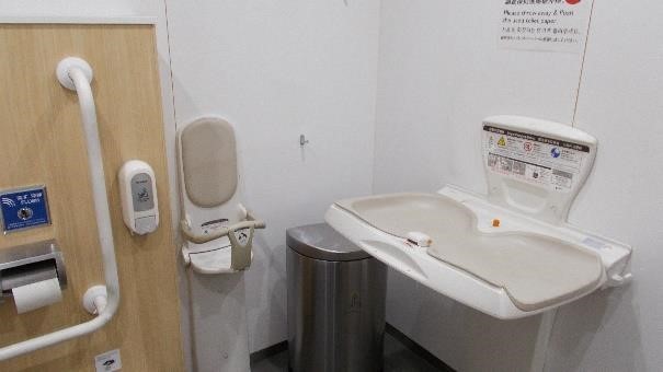まねきゃっと広場　女子トイレ