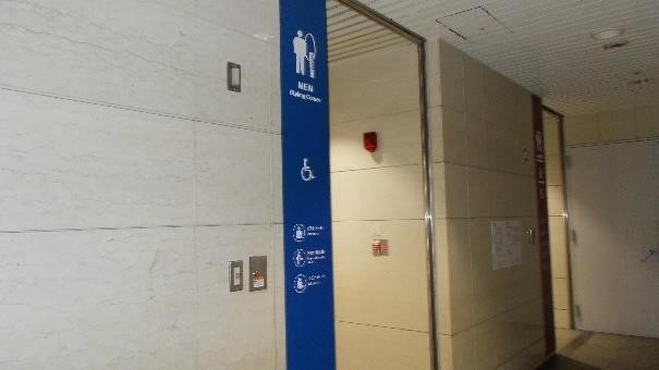 占い広場　男子トイレ
