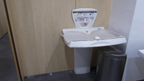 占い広場　女子トイレ