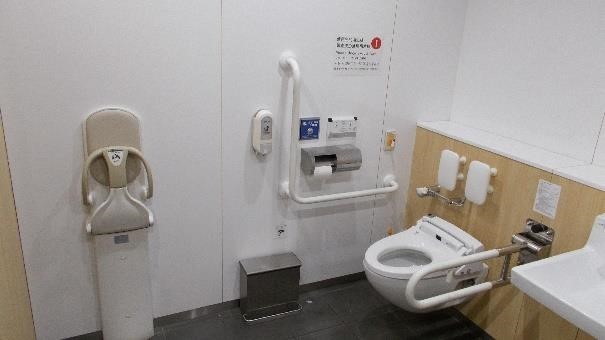 サテスタ広場　女子トイレ