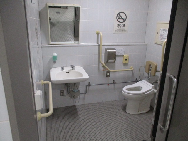 1階トイレ全体