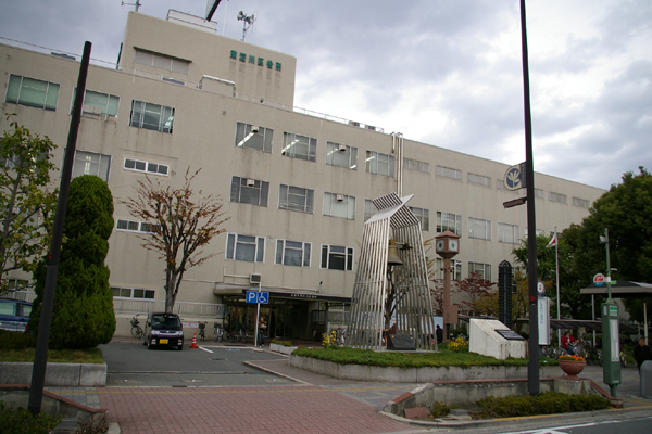 東淀川区役所の建物外観の画像