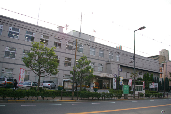 旭区役所の建物外観の画像