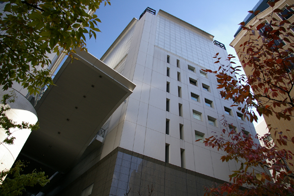 大阪府庁新別館南館の外観写真