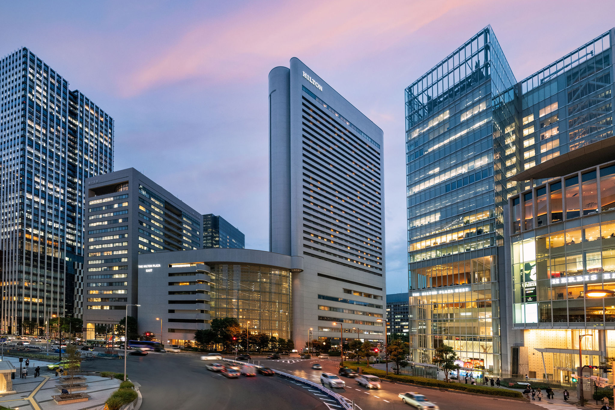 ヒルトン大阪の外観写真です。